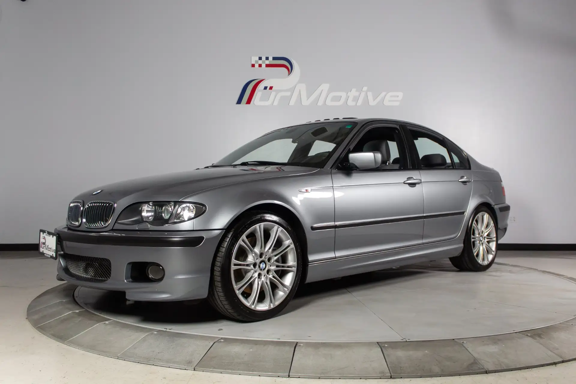 2005 BMW 3 Series 330i's photo