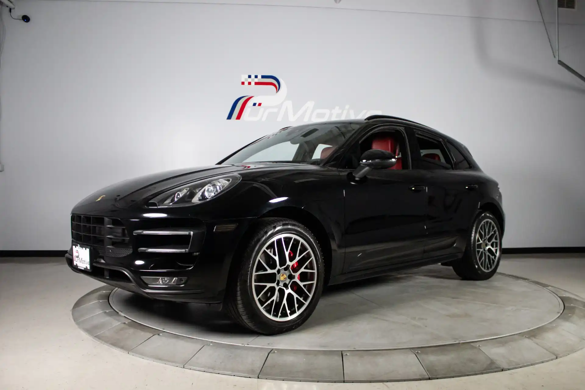 2018 Porsche Macan Turbo's photo