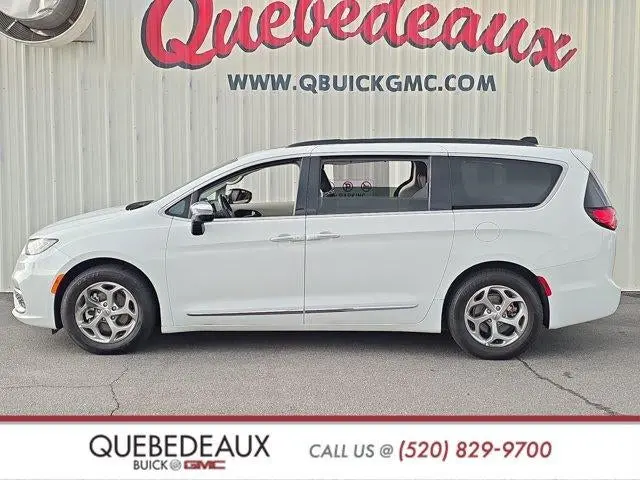 2023 Chrysler Pacifica Limited photo 4