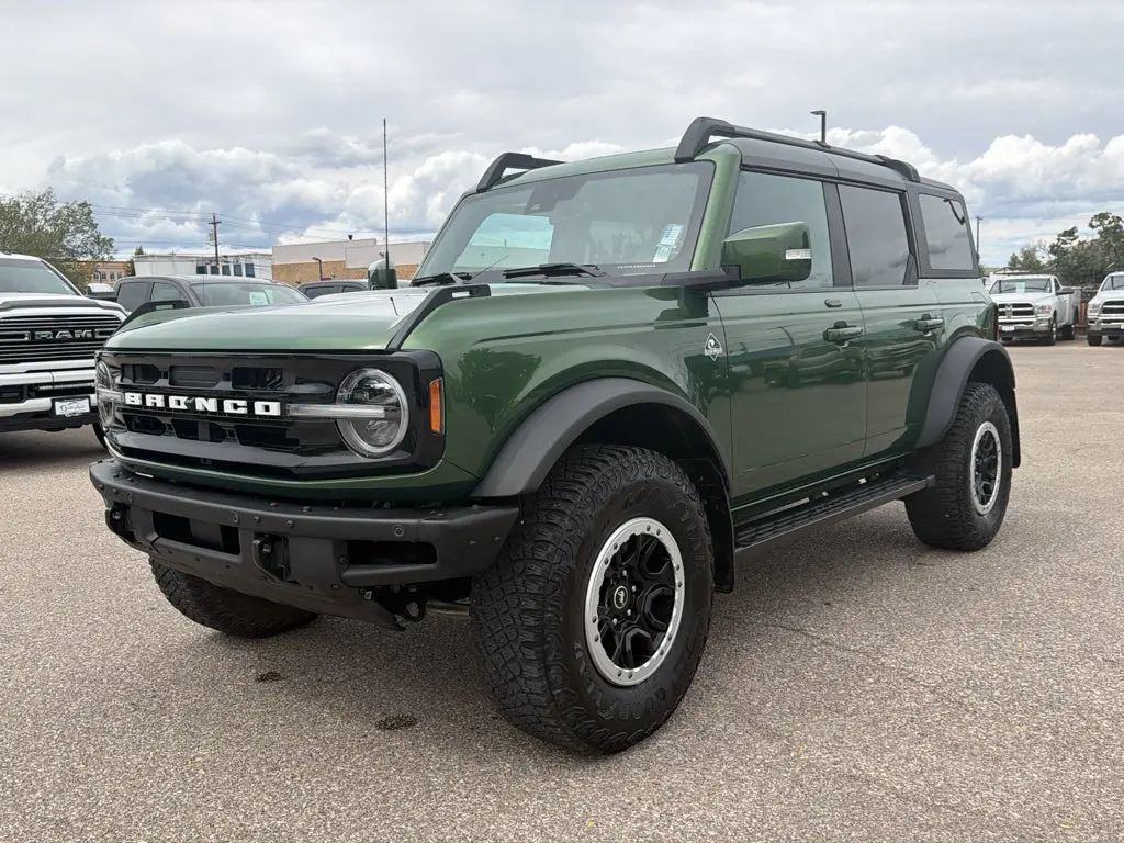 2023 Ford Bronco Outer Banks 4WD photo 3