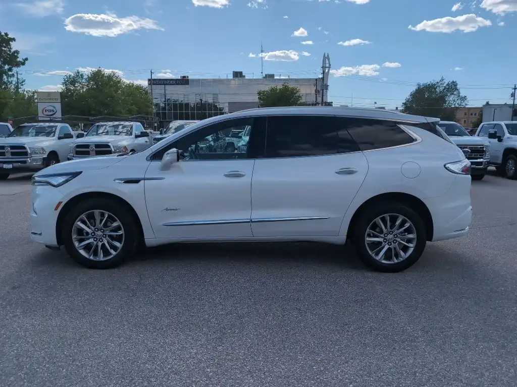 2023 Buick Enclave Avenir AWD's photo