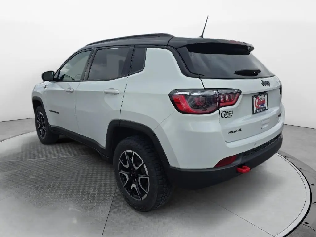 2025 Jeep Compass Trailhawk 4X4 photo 3