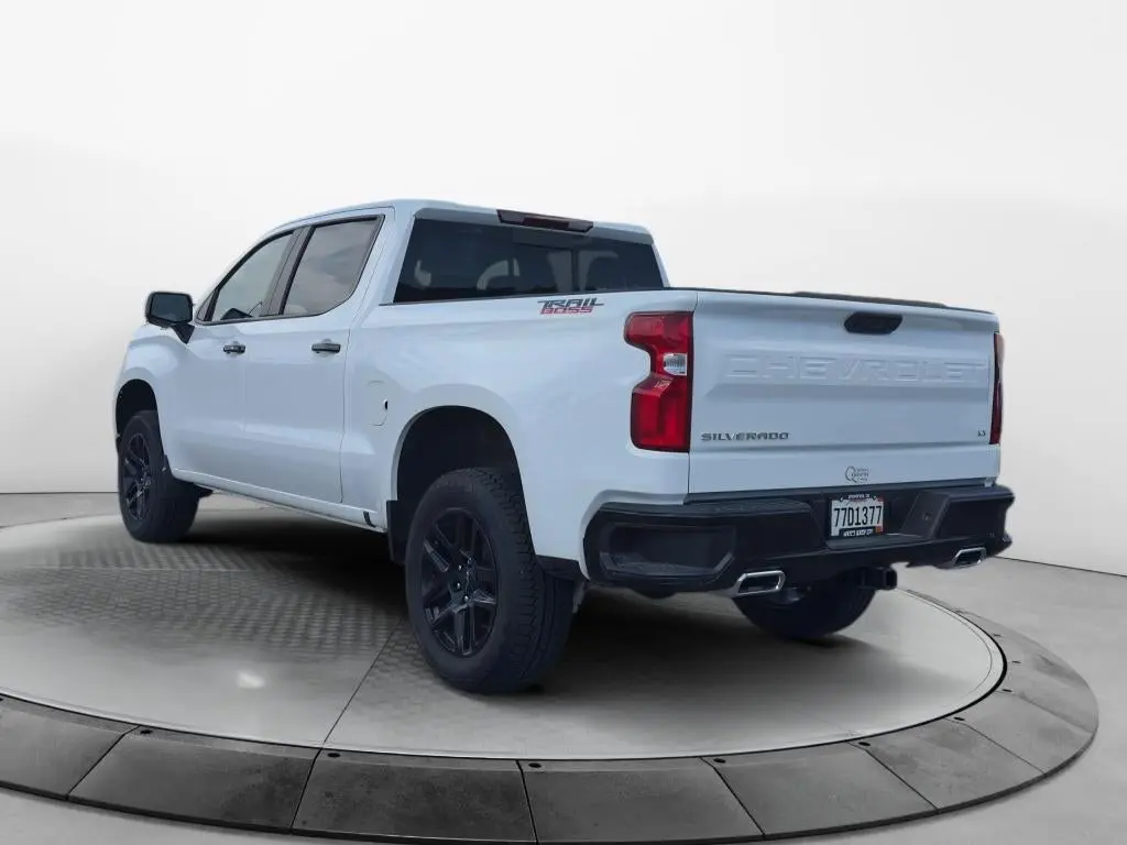 2026 Chevrolet Silverado 1500 LT Trail Boss 4X4 Crew Cab Short Box photo 3