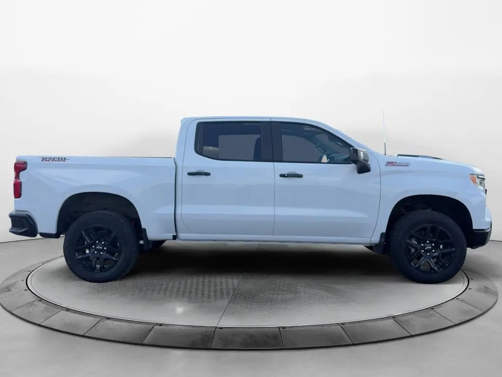2026 Chevrolet Silverado 1500 LT Trail Boss 4X4 Crew Cab Short Box photo 5
