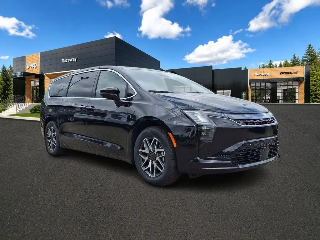 2027 Chrysler Pacifica Limited's photo