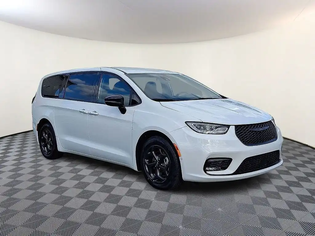 2024 Chrysler Pacifica Hybrid Select S-Appearance PHEV's photo
