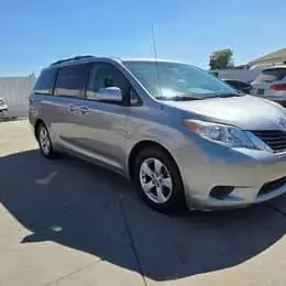 2012 Toyota Sienna LE V6 8-Passenger photo 3