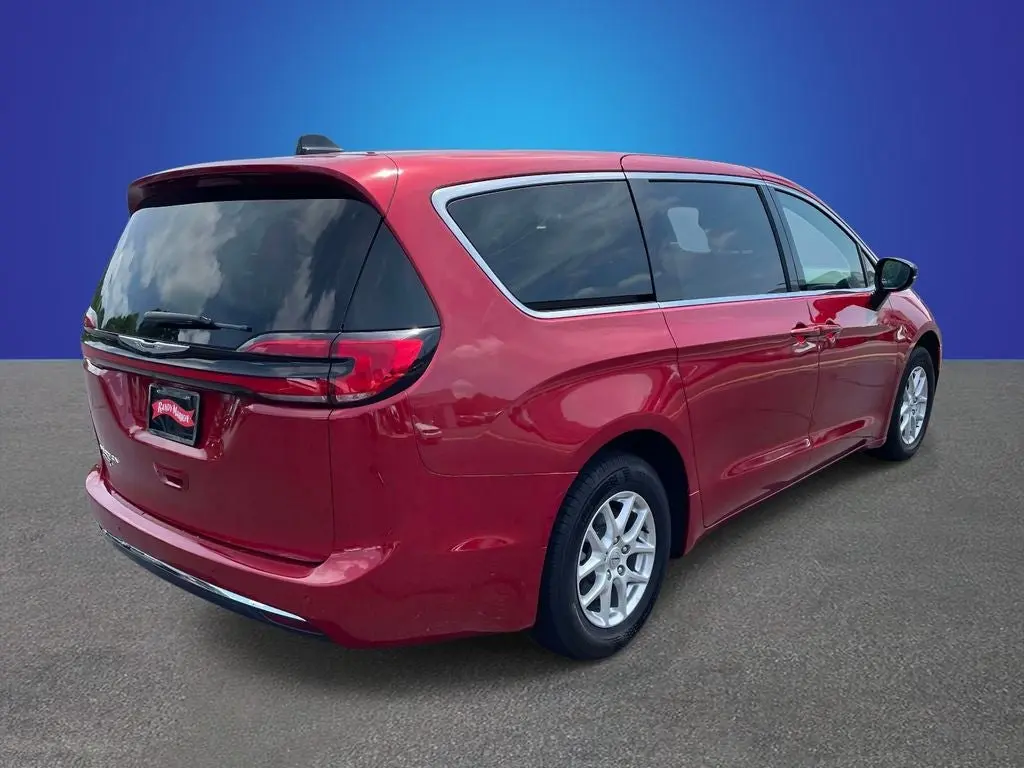 2025 Chrysler Pacifica Select photo 5