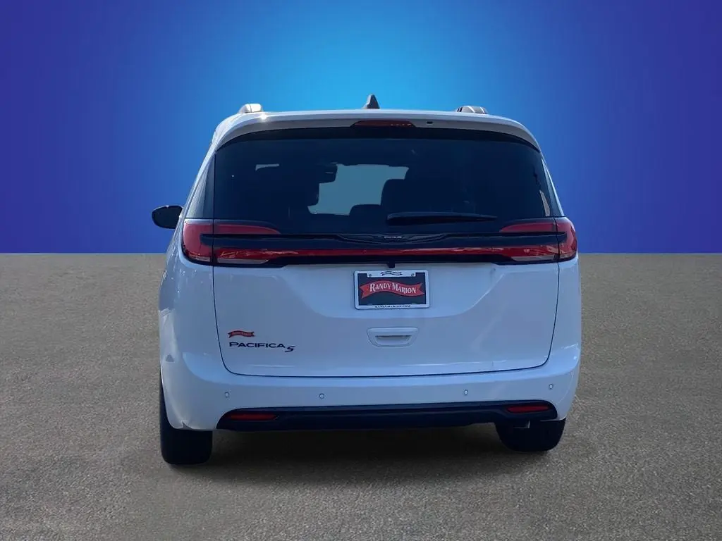 2026 Chrysler Pacifica Select photo 4