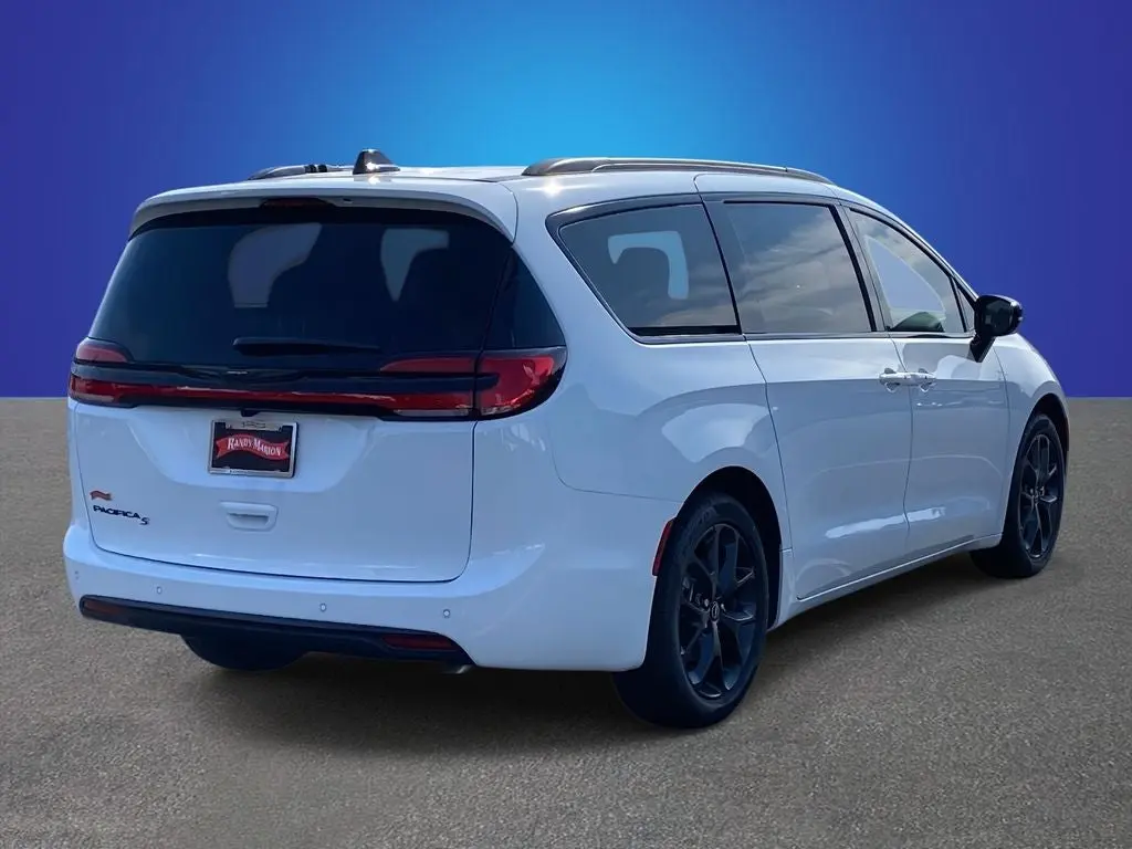 2026 Chrysler Pacifica Select photo 5