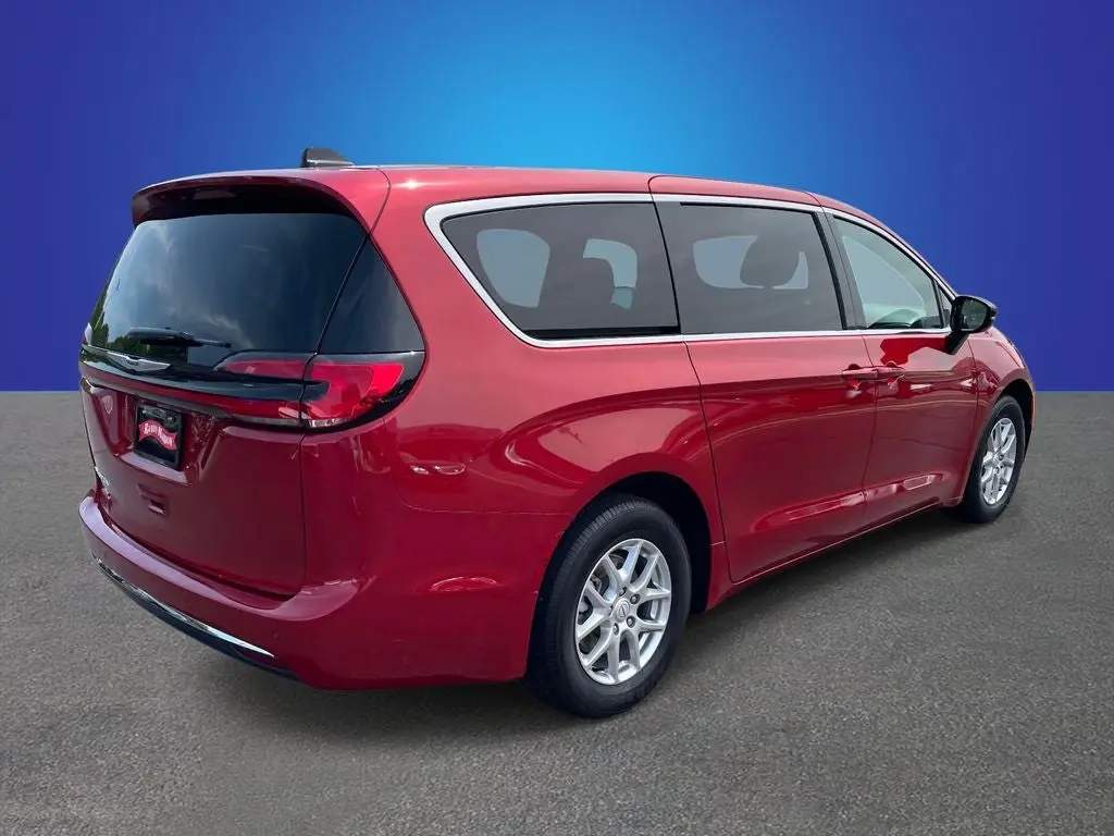 2025 Chrysler Pacifica Select photo 5