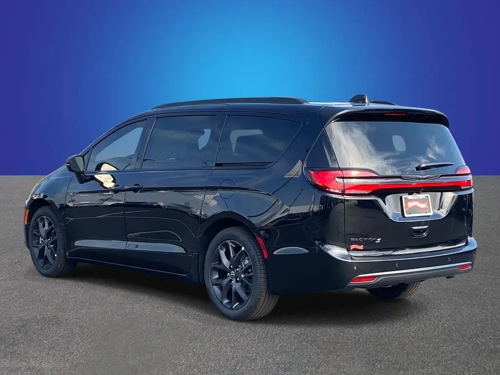 2026 Chrysler Pacifica Select photo 3