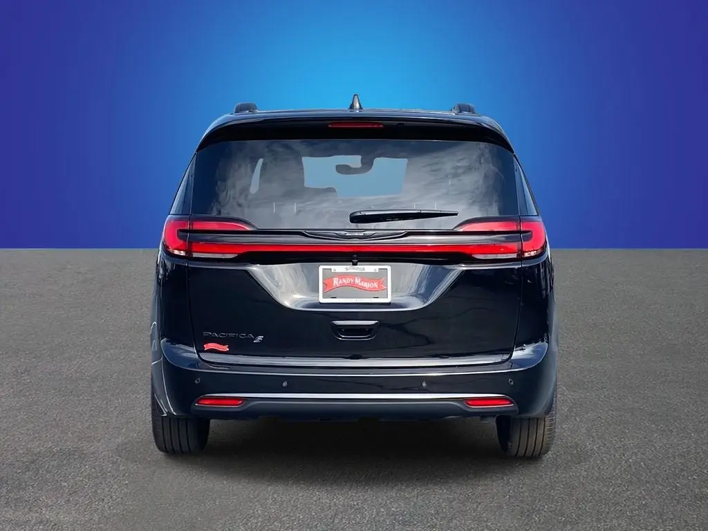 2026 Chrysler Pacifica Select photo 4