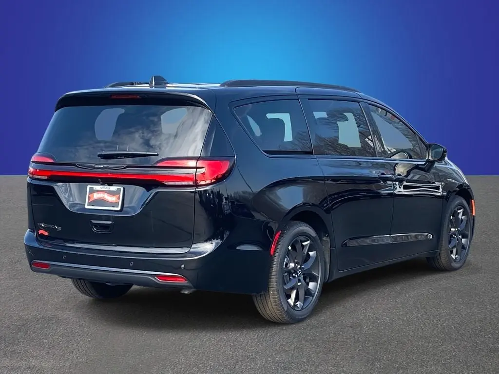 2026 Chrysler Pacifica Select photo 5
