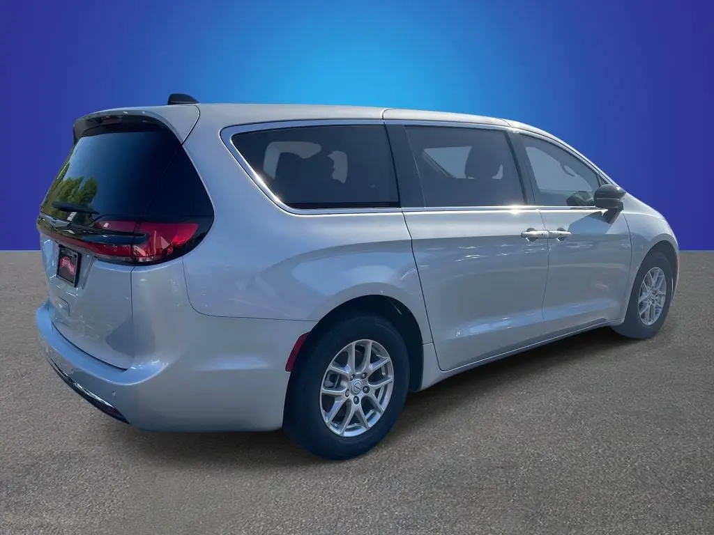 2026 Chrysler Pacifica Select photo 5