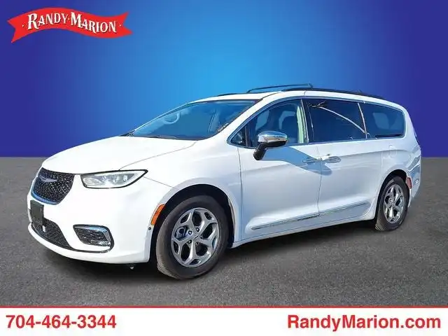 2023 Chrysler Pacifica Limited's photo