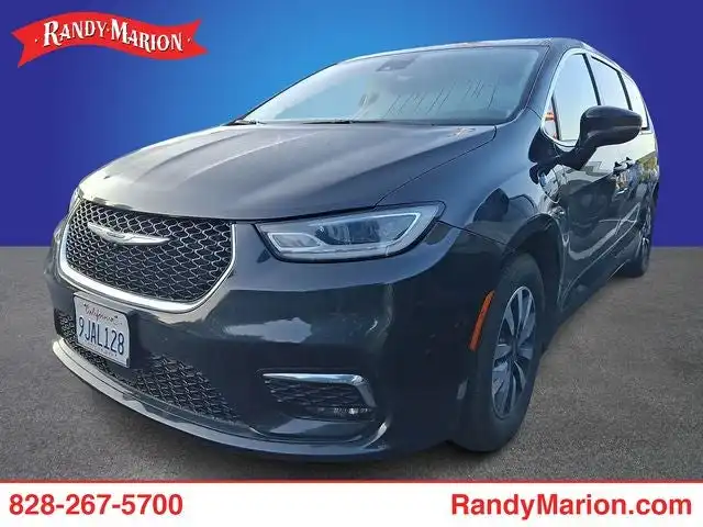 2024 Chrysler Pacifica Hybrid PHEV Select's photo