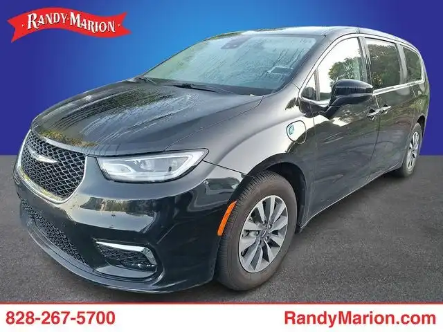 2024 Chrysler Pacifica Hybrid Select PHEV's photo