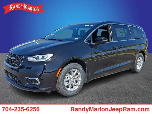 2026 Chrysler Pacifica Select's photo