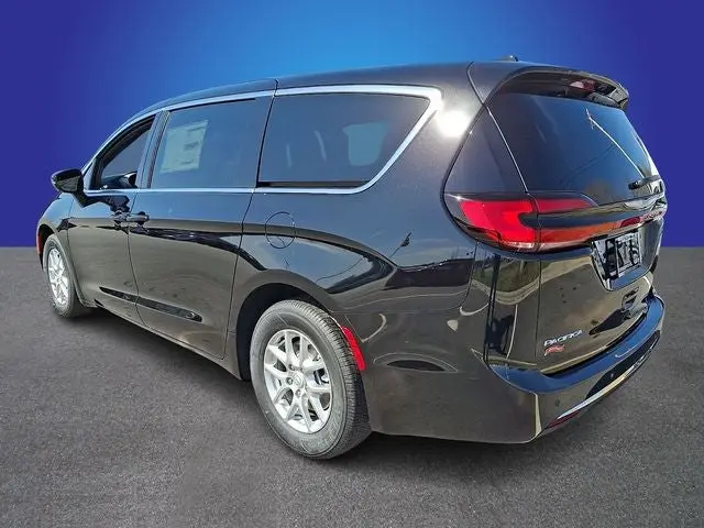 2026 Chrysler Pacifica Select photo 4
