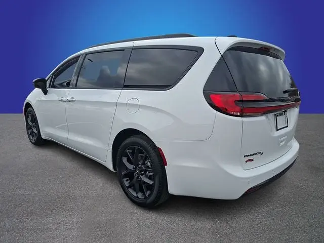 2026 Chrysler Pacifica Select photo 4