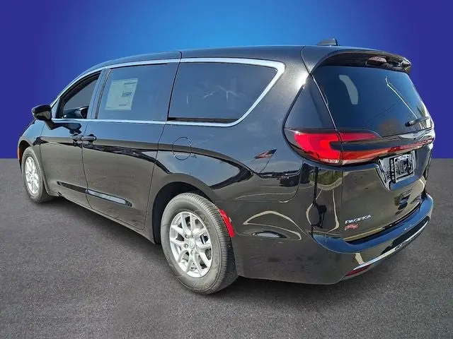 2026 Chrysler Pacifica Select photo 4