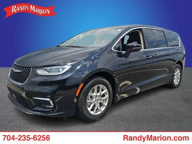 2024 Chrysler Pacifica Touring L's photo