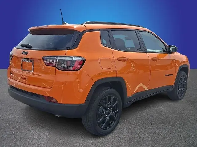2026 Jeep Compass Latitude Altitude 4WD photo 3