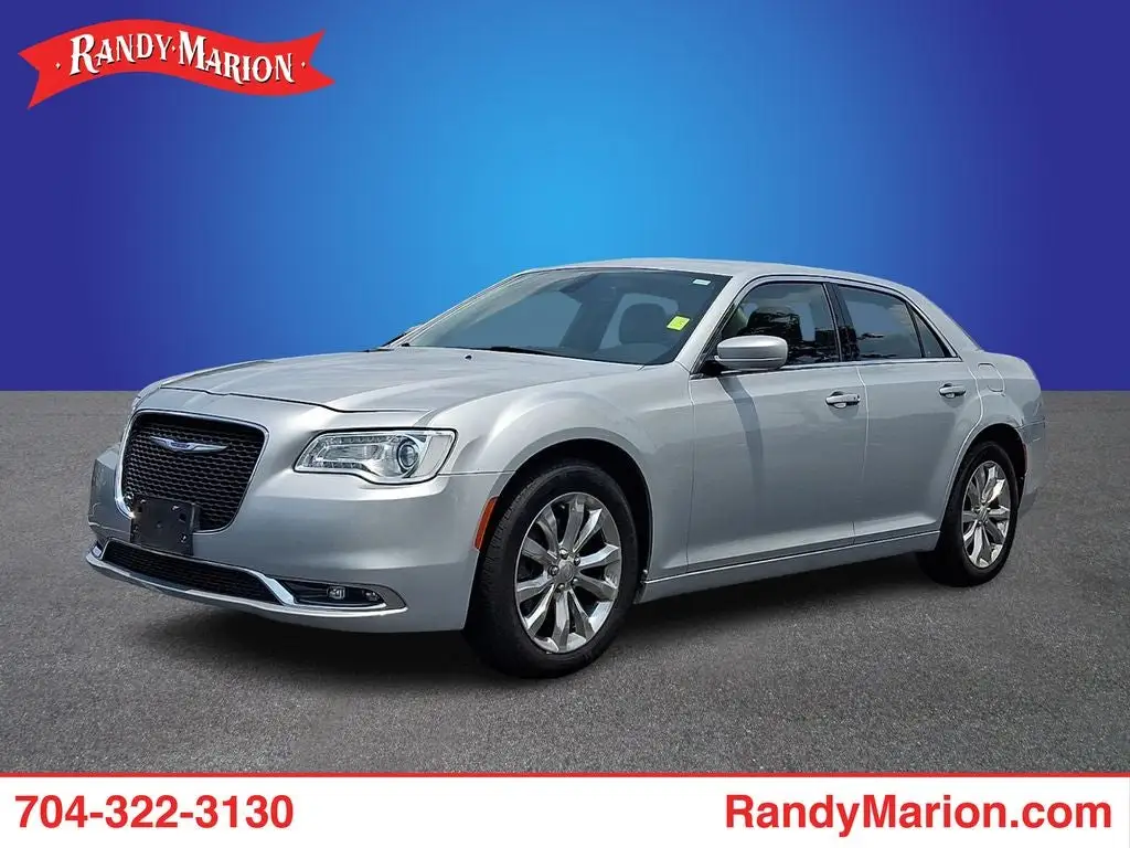 2019 Chrysler 300 Touring AWD photo 1