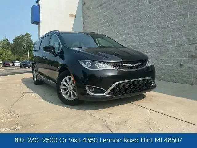 2017 Chrysler Pacifica Touring L's photo
