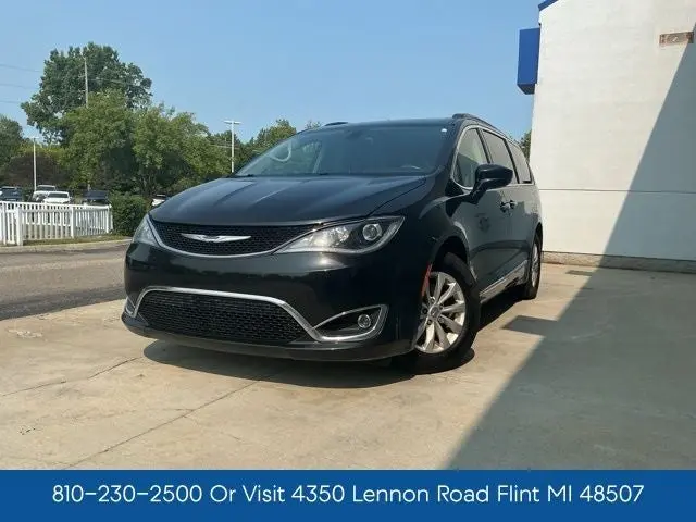 2017 Chrysler Pacifica Touring L photo 4