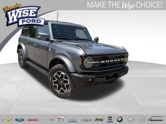 2023 Ford Bronco Outer Banks 4x4 photo 1
