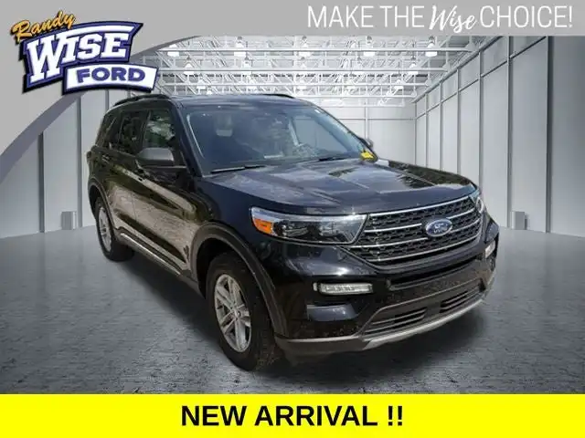 2023 Ford Explorer XLT 4WD's photo