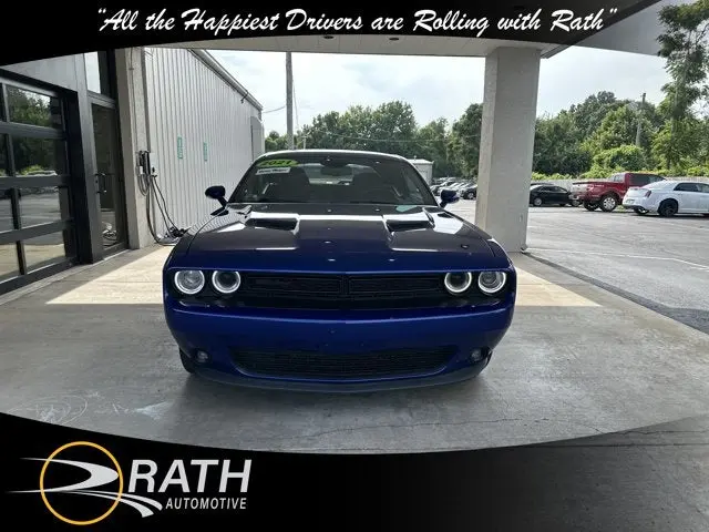 2021 Dodge Challenger SXT Auto photo 3