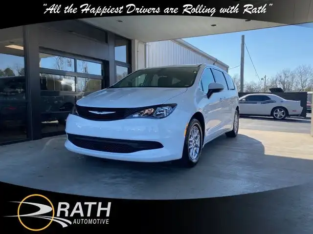 2022 Chrysler Voyager LX's photo