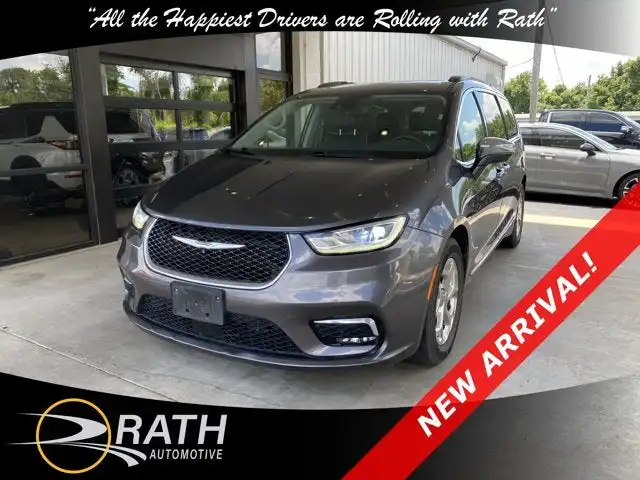 2022 Chrysler Pacifica Limited's photo