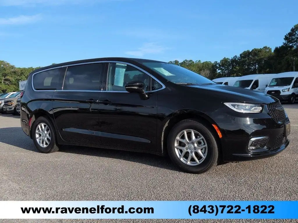 2026 Chrysler Pacifica Select photo 1