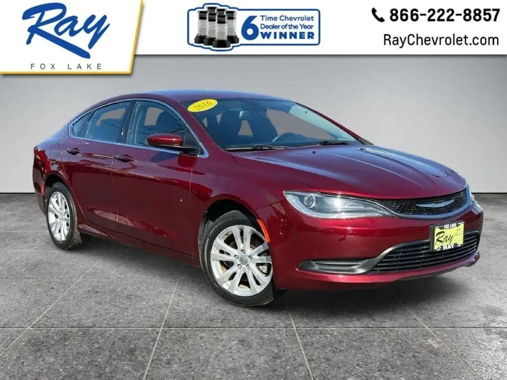 2016 Chrysler 200 Touring photo 1