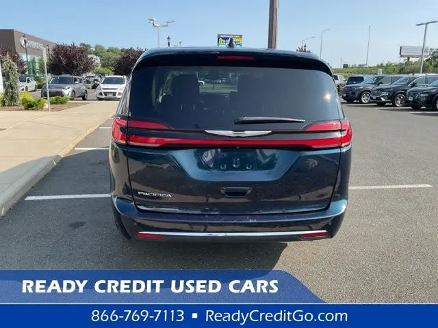 2023 Chrysler Pacifica Touring L photo 4