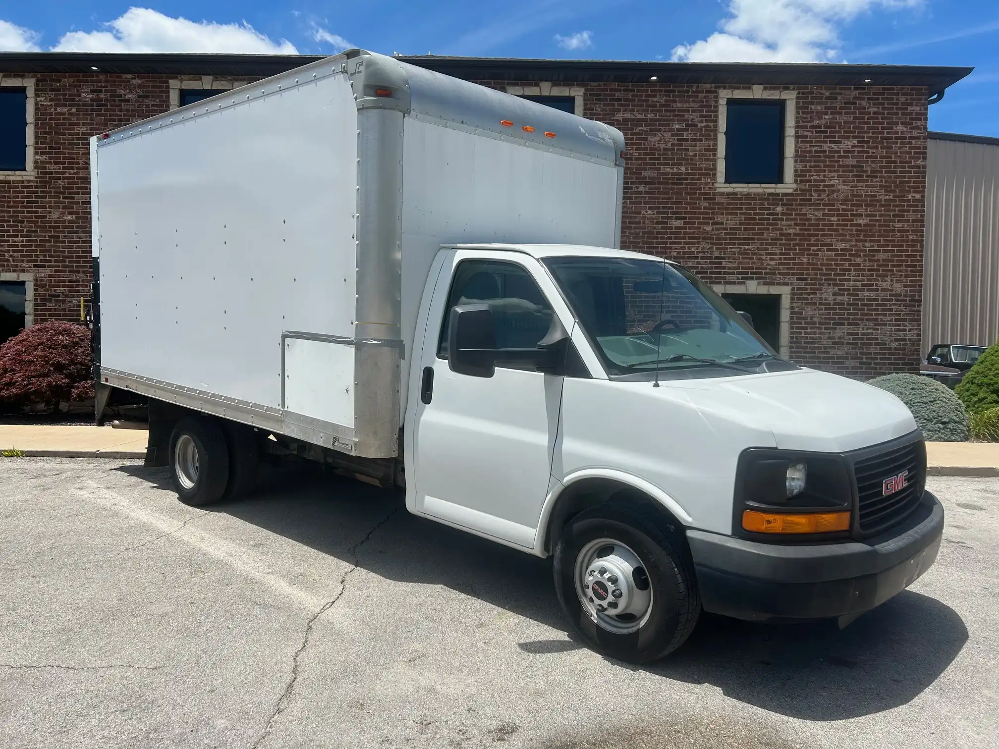 2015 GMC Savana Savana 3500 159" WB Cutaway's photo