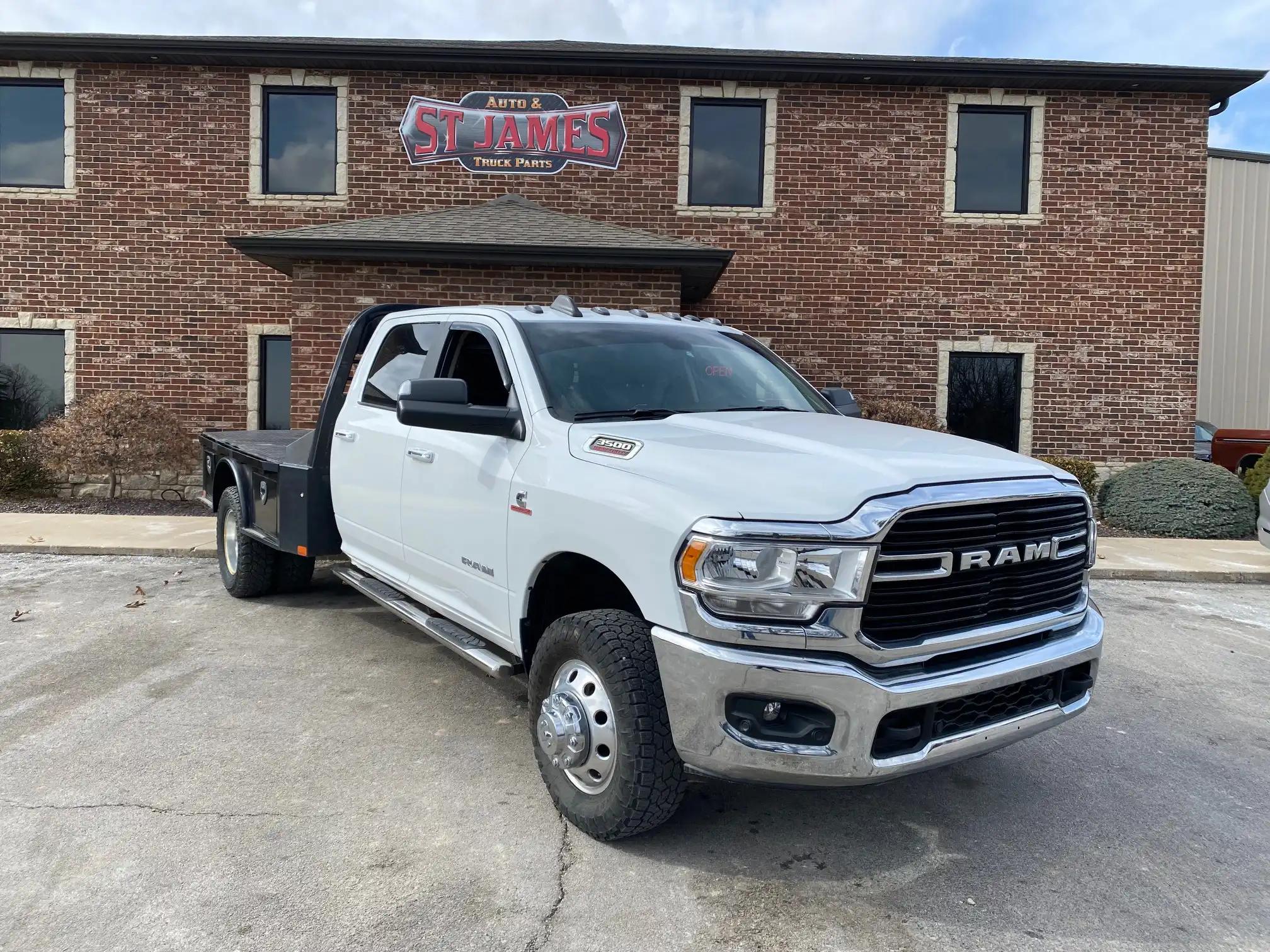2019 RAM 3500 Big Horn 4X4 Crew Cab LWB's photo