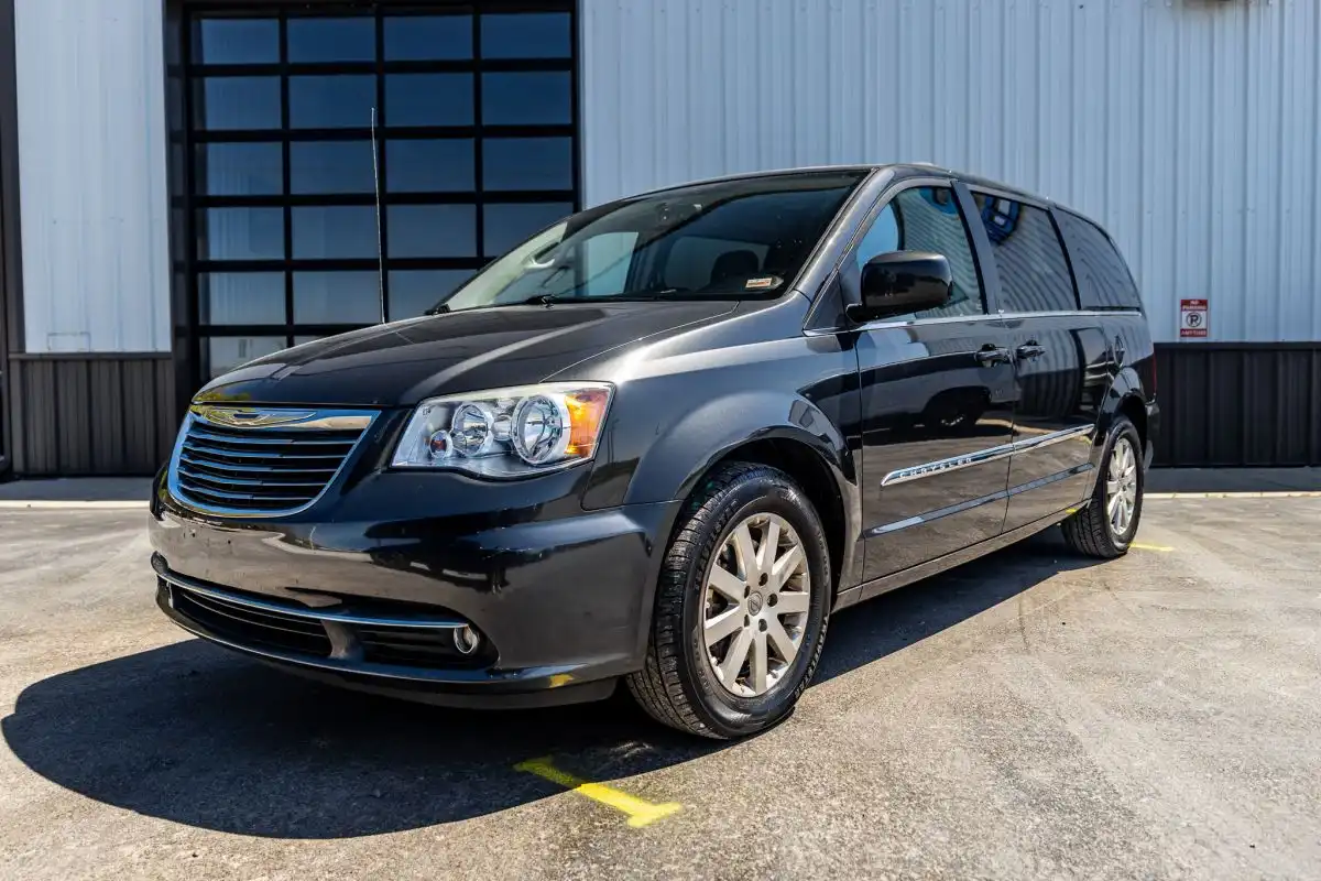 2012 Chrysler Town & Country Touring's photo