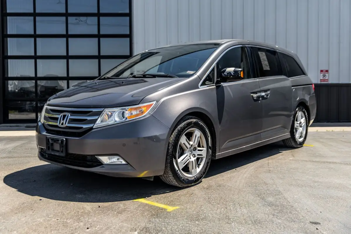 2013 Honda Odyssey Touring photo 1