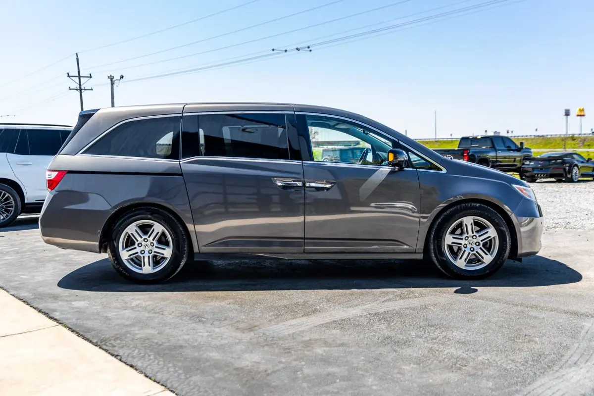 2013 Honda Odyssey Touring photo 4
