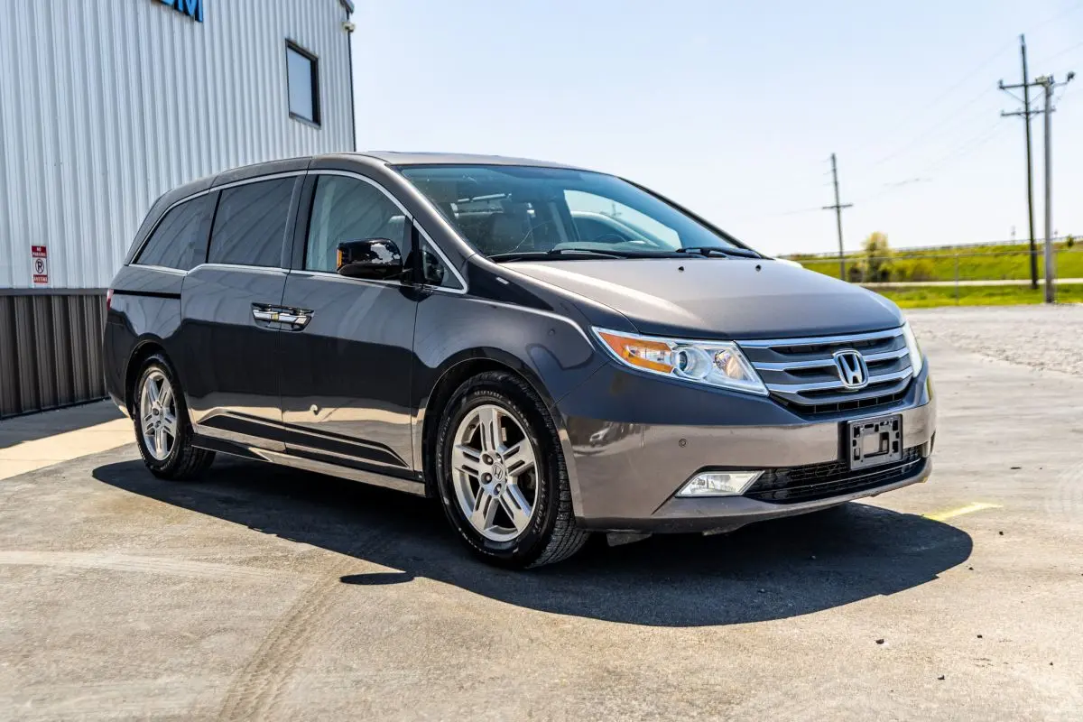 2013 Honda Odyssey Touring photo 5