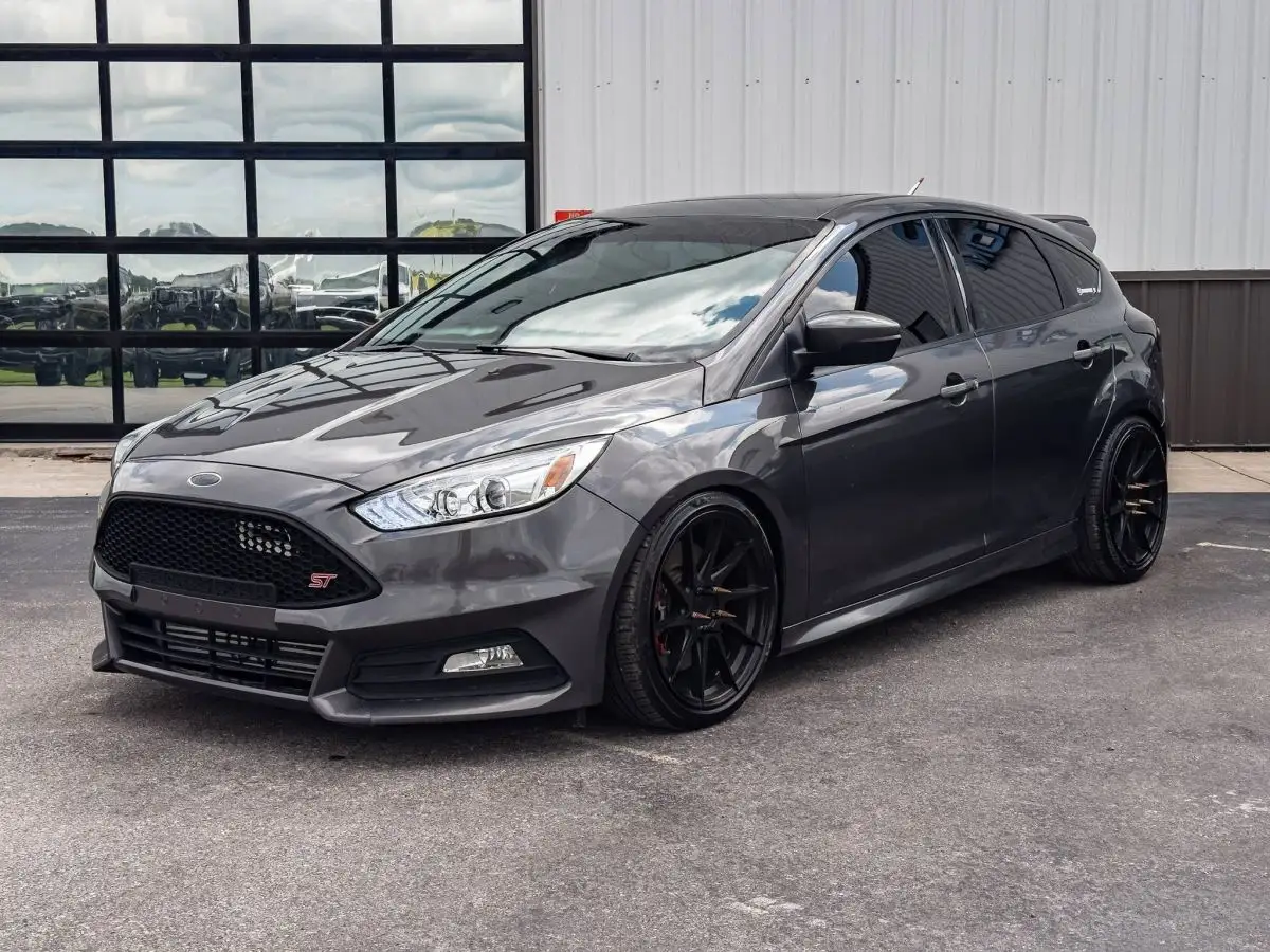 2018 Ford Focus Hatch ST photo 1