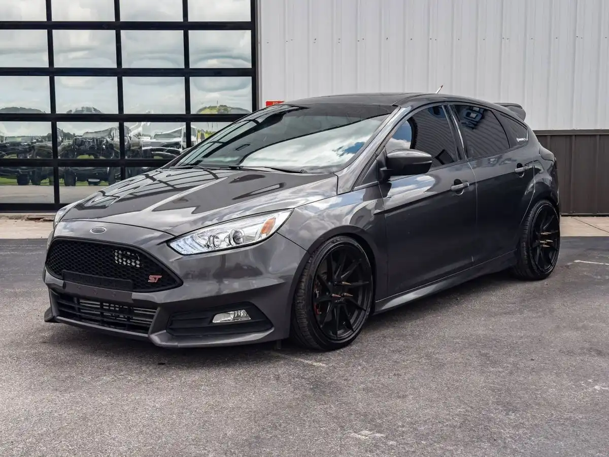 2018 Ford Focus Hatch ST's photo