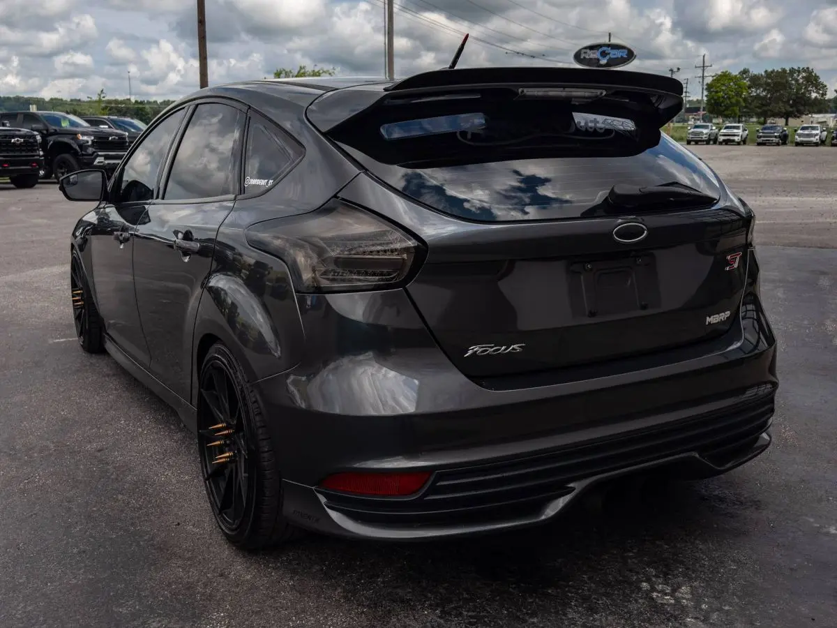 2018 Ford Focus Hatch ST photo 3