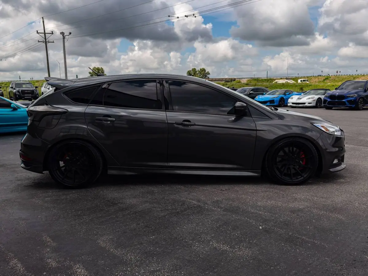 2018 Ford Focus Hatch ST photo 4