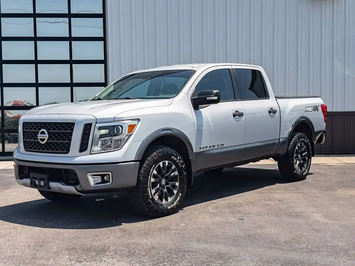 2018 Nissan Titan PRO-4X 4X4 Crew Cab's photo